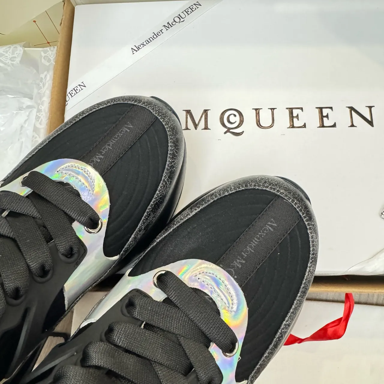 Alexander McQueen حذاء رياضي كبير الحجم أسود فضي قاعدة منحوتة نسيج جلد متشقق حذاء ثقيل 6