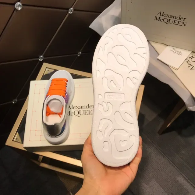 Alexander McQueen حذاء رياضي Oversized فضي بنفسجي لامع تدرج أعلى ألاس تيك ريبون ليس lifestyle حذاء رياضي 4