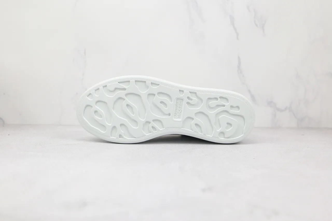 Alexander McQueen oversized sneaker，白色黑色，平台鞋底，光滑皮革鞋面，生活方式运动鞋 4