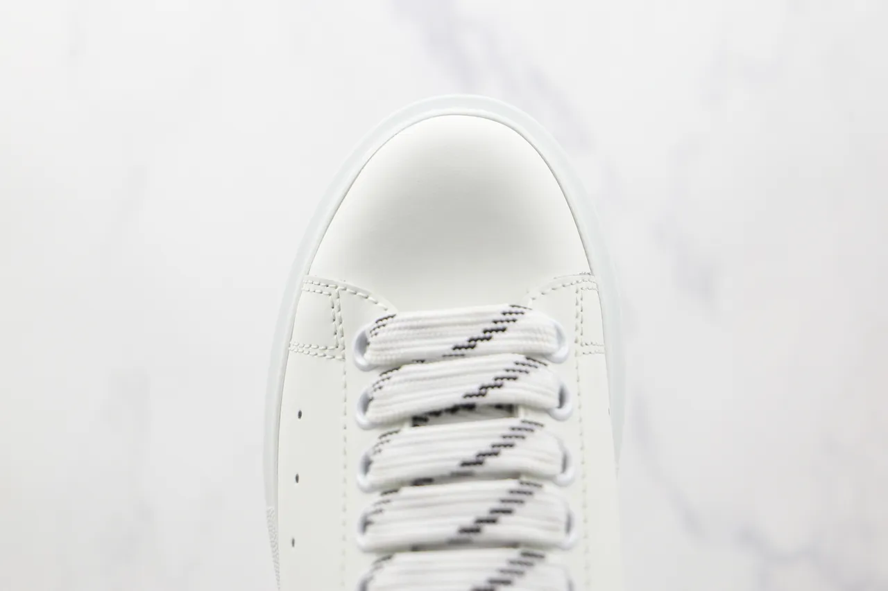 Alexander McQueen oversized sneaker，白色黑色，平台鞋底，光滑皮革鞋面，生活方式运动鞋 5