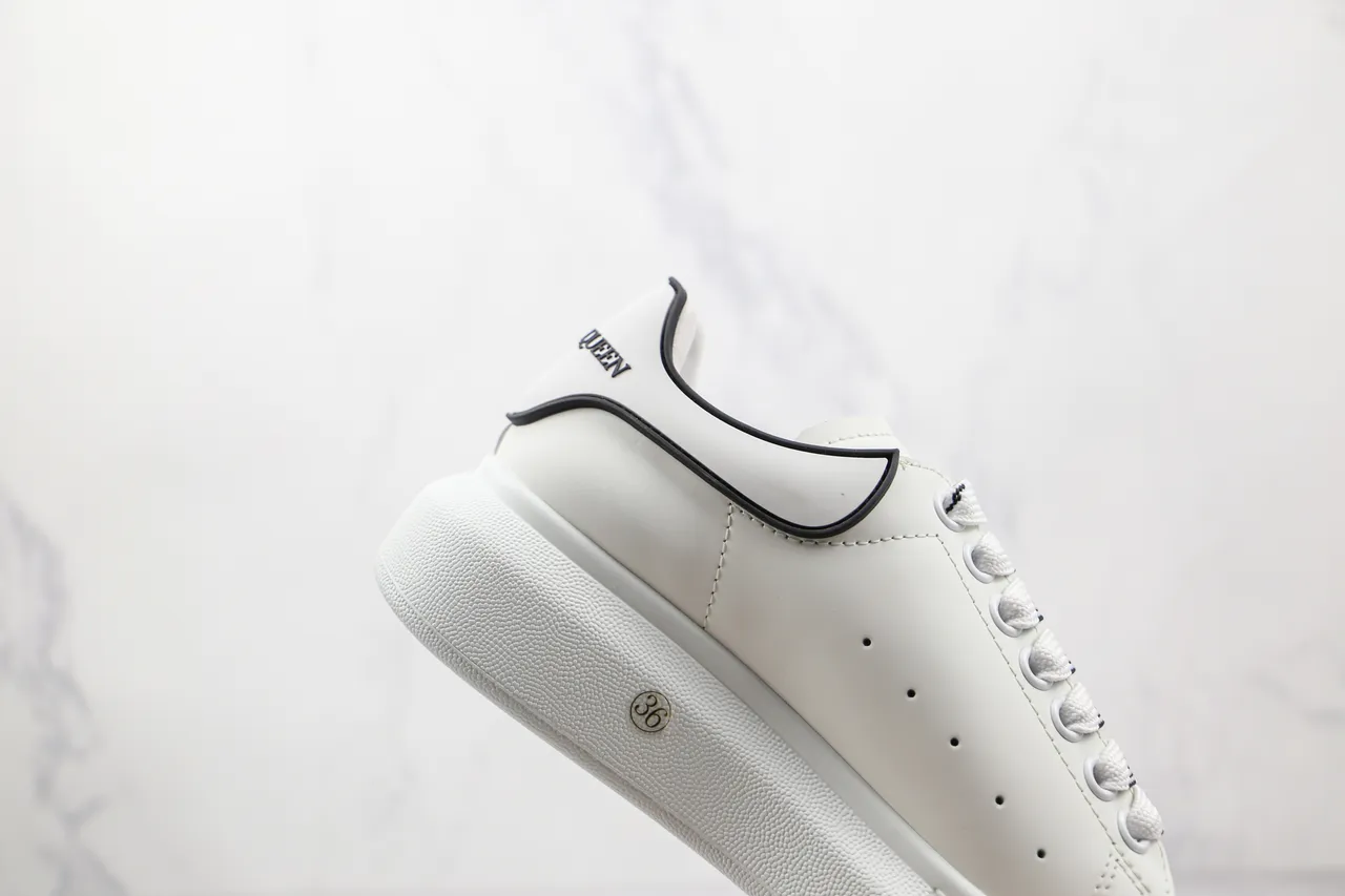 Alexander McQueen oversized sneaker，白色黑色，平台鞋底，光滑皮革鞋面，生活方式运动鞋 6
