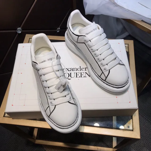 Alexander McQueen Oversized Sneaker White Black Silhouette Leather Upper Lifestyle Sneakers 6