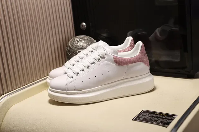 Alexander McQueen Oversized Sneaker White Pink Platform Sole Smooth Leather Upper Lifestyle Sneakers 9