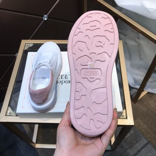 Alexander McQueen Tênis Oversized Branco e Rosa Sola Plataforma Biqueira Texturizada Tênis Lifestyle 2