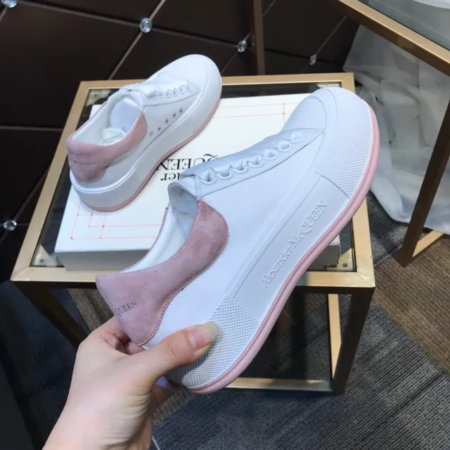 Alexander McQueen Tênis Oversized Branco e Rosa Sola Plataforma Biqueira Texturizada Tênis Lifestyle 4