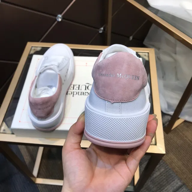 Alexander McQueen Tênis Oversized Branco e Rosa Sola Plataforma Biqueira Texturizada Tênis Lifestyle 5