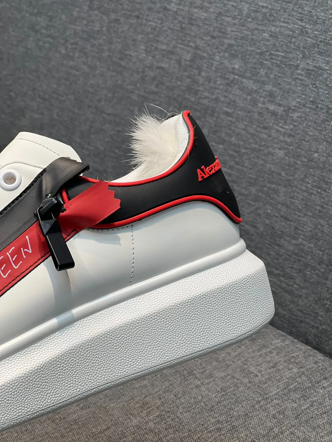 Alexander McQueen Zapatillas oversized blanco rojo negro estilo de vida 8