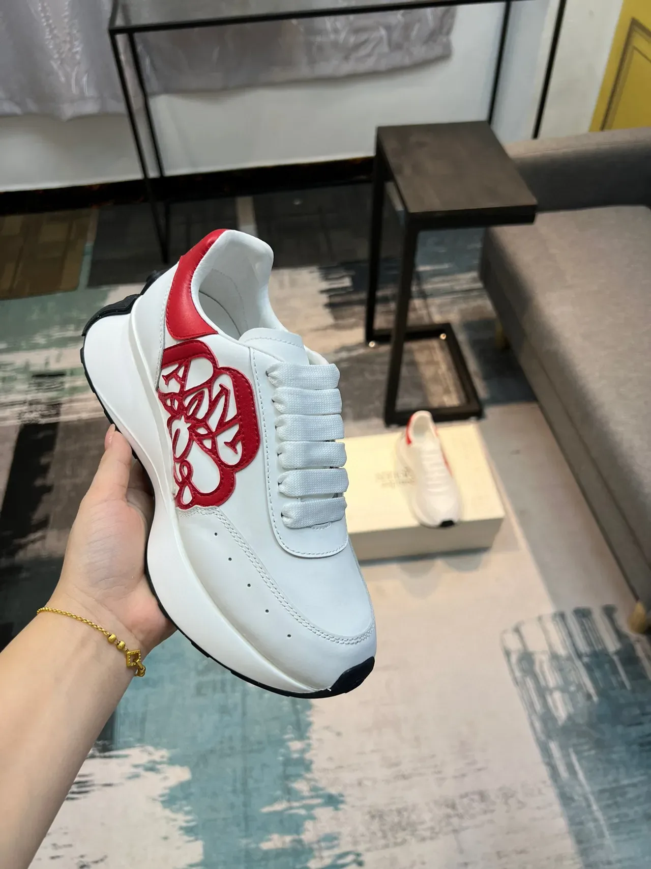 Alexander McQueen oversized 白色红玫瑰生活方式运动鞋 6