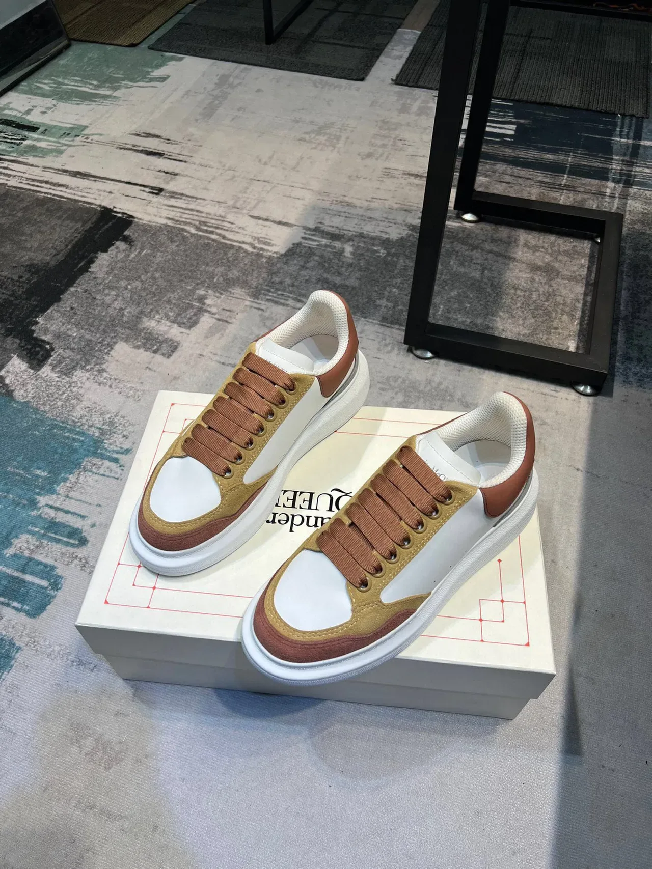 Alexander McQueen Sneakers Oversized Blanc Tan Gris Rose Lifestyle Sneakers 6
