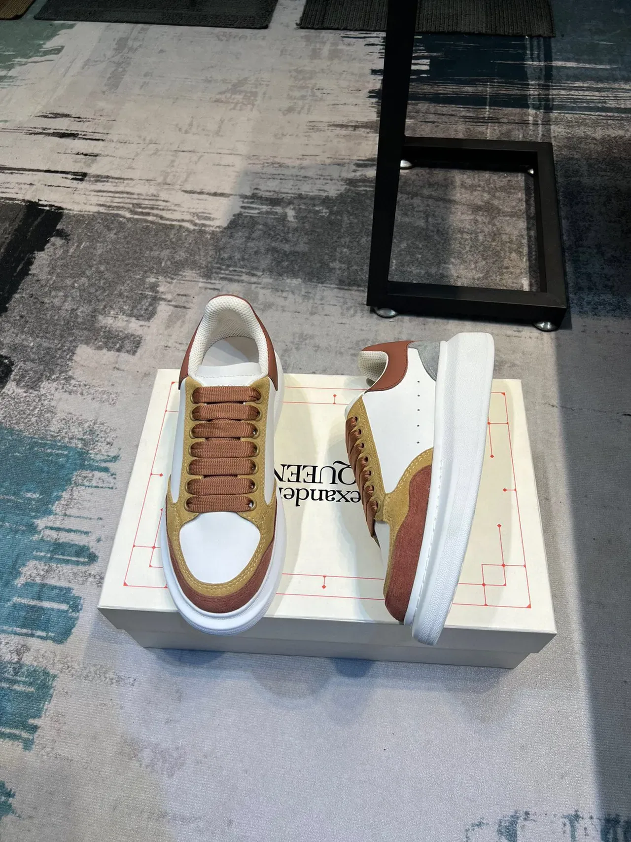 Alexander McQueen Sneakers Oversized Blanc Tan Gris Rose Lifestyle Sneakers 7