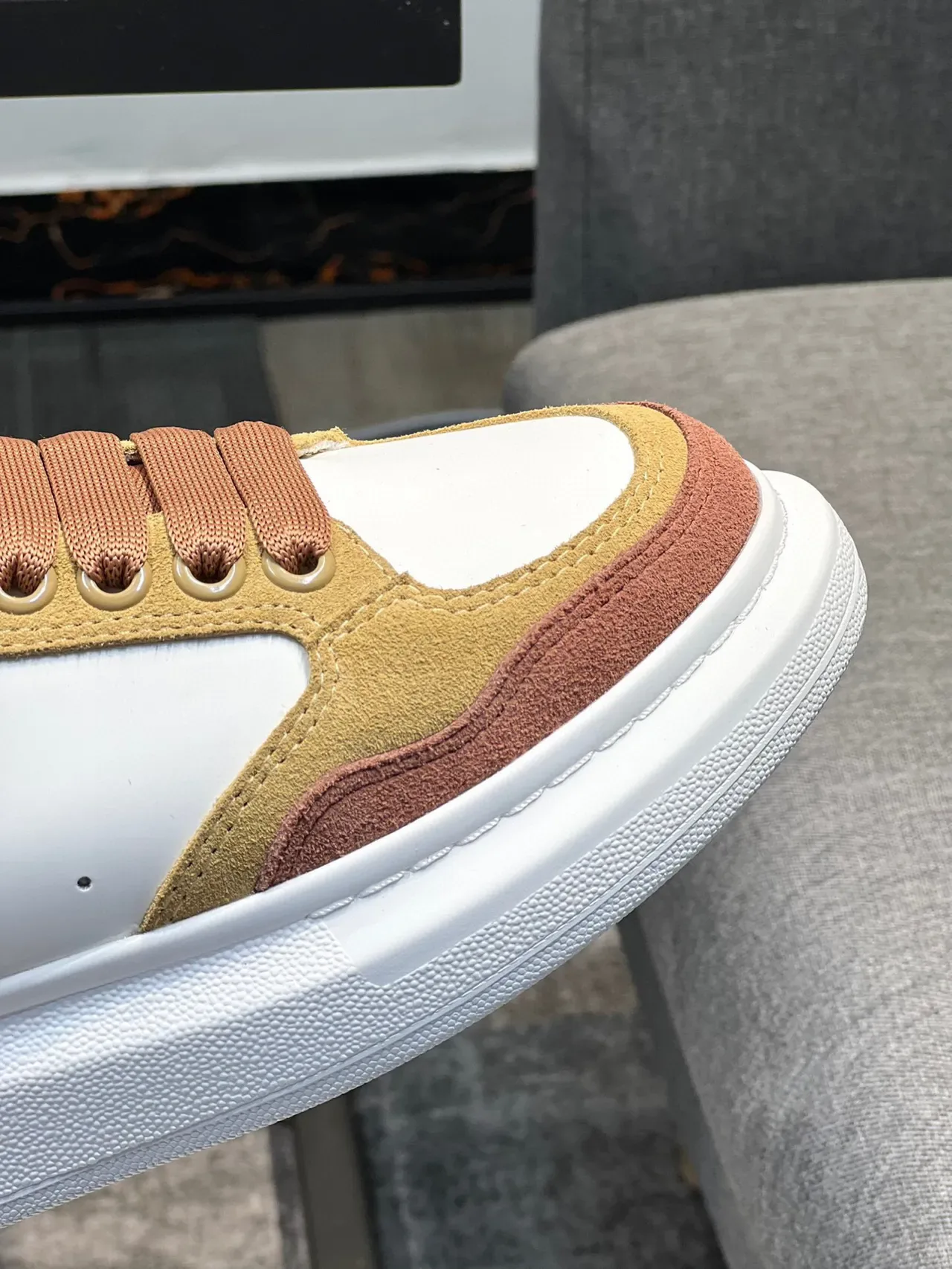 Alexander McQueen Sneakers Oversized Blanc Tan Gris Rose Lifestyle Sneakers 8