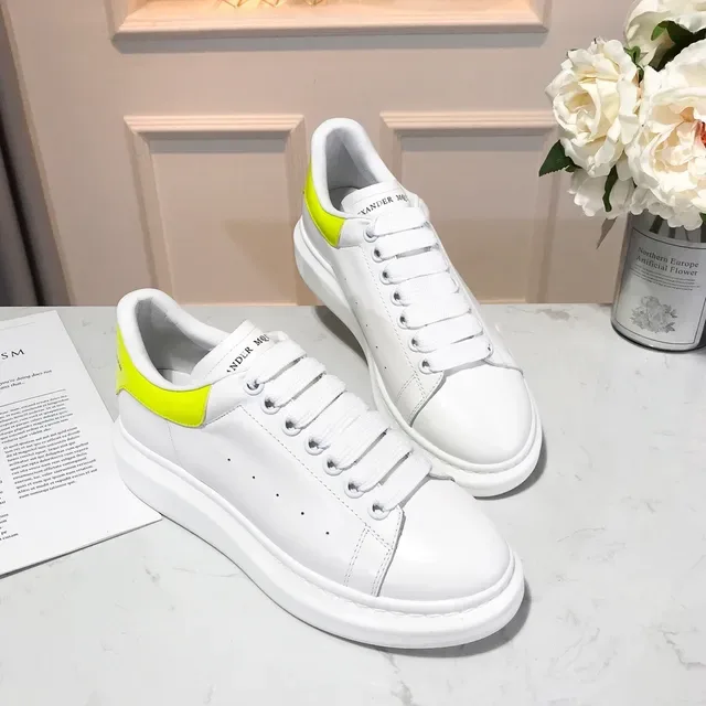 Alexander McQueen oversized sneaker সাদা হলুদ প্ল্যাটফর্ম সোল চামড়া উপর লাইফস্টাইল স্নিকার 2