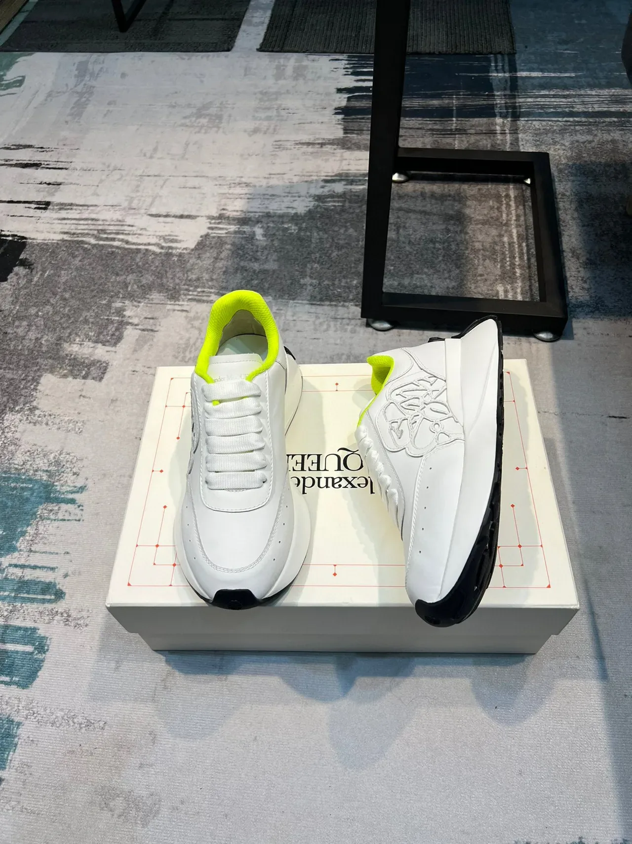 Alexander McQueen Sneakers Oversized Blanc Jaune Silhouette Florale Cutout Overlay Lifestyle Sneakers 5