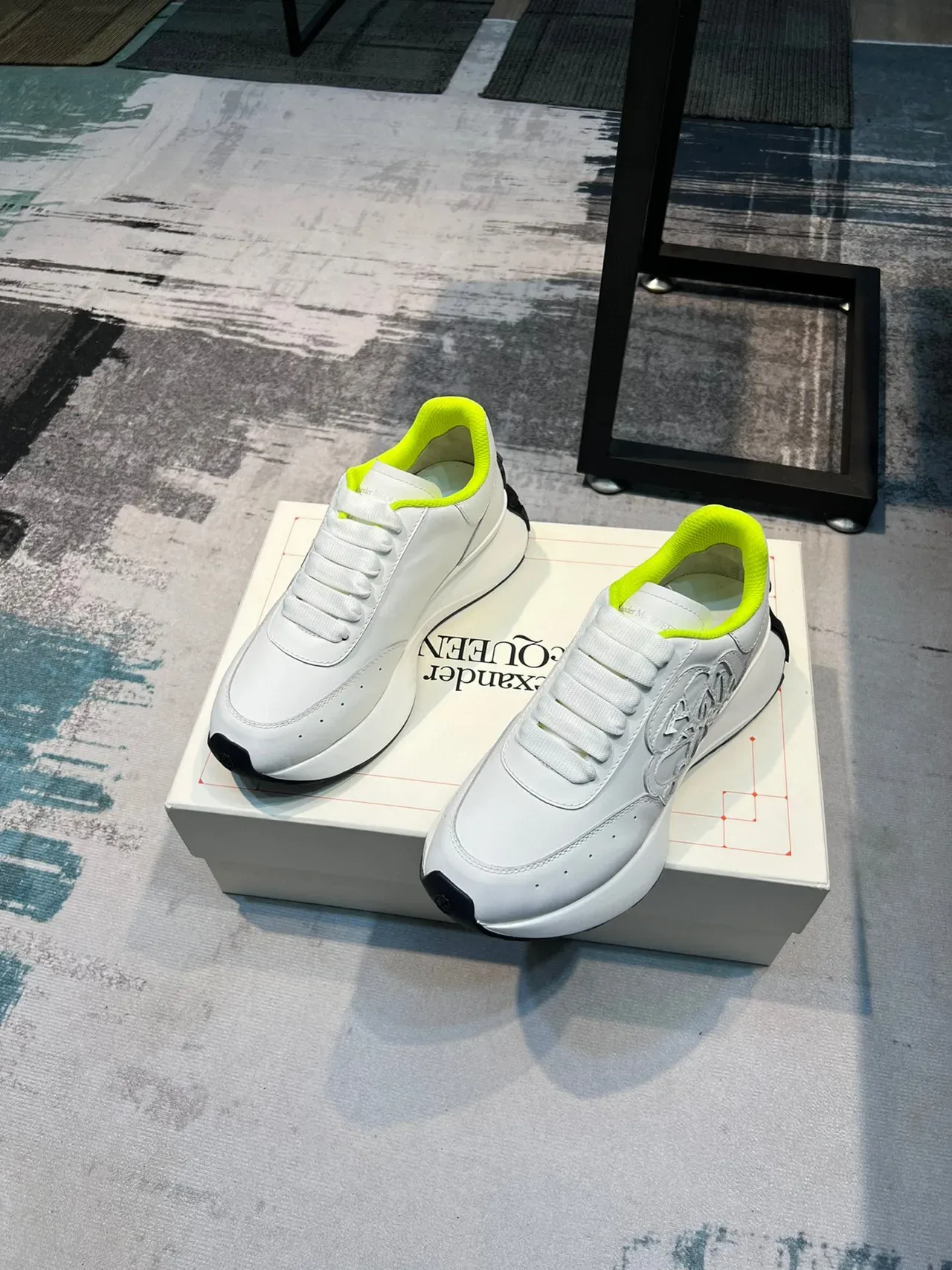 Alexander McQueen Sneakers Oversized Blanc Jaune Silhouette Florale Cutout Overlay Lifestyle Sneakers 6