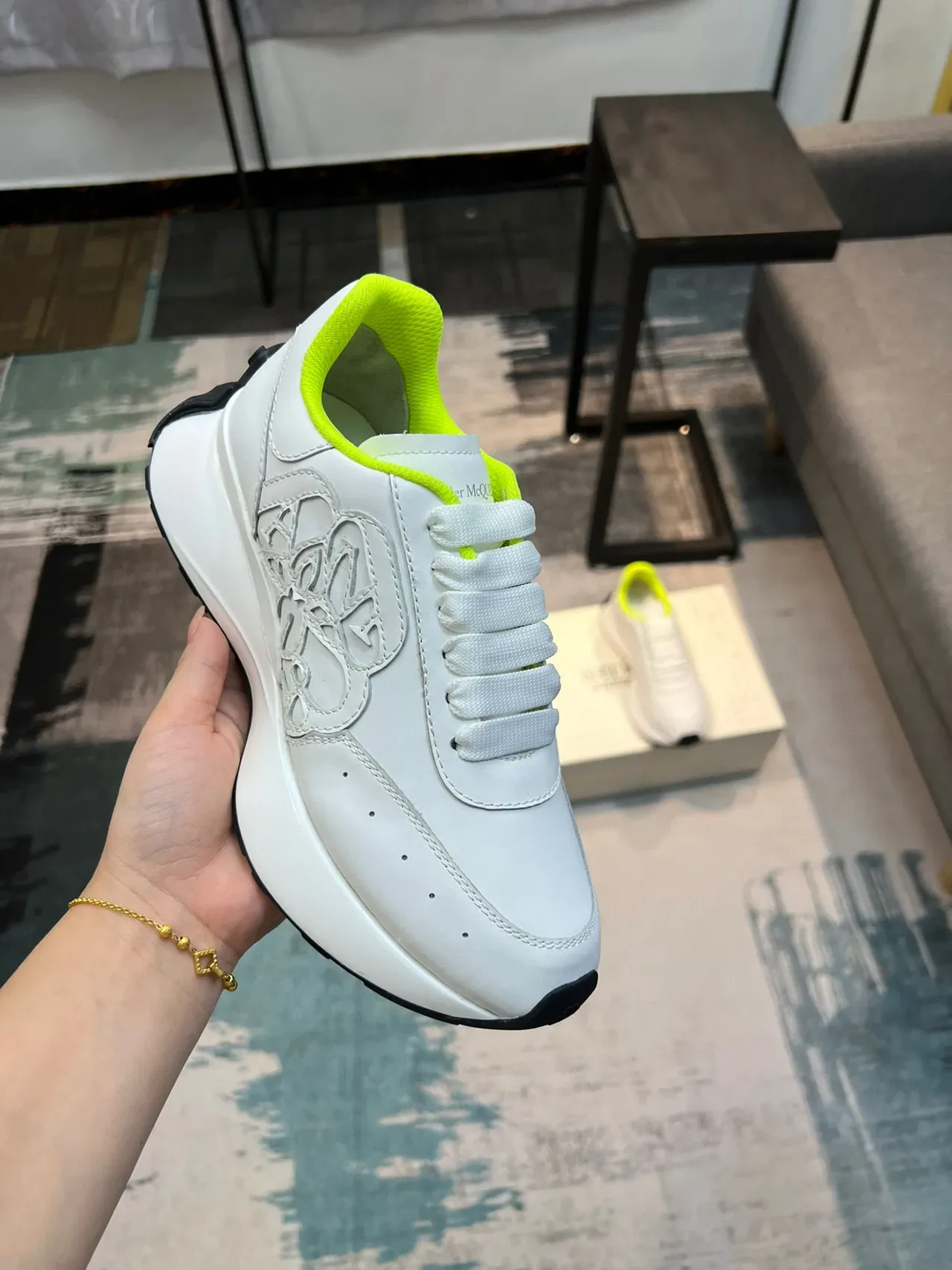 Alexander McQueen Sneakers Oversized Blanc Jaune Silhouette Florale Cutout Overlay Lifestyle Sneakers 7