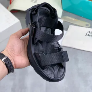 Alexander McQueen Tread Slick 黑色休闲凉鞋