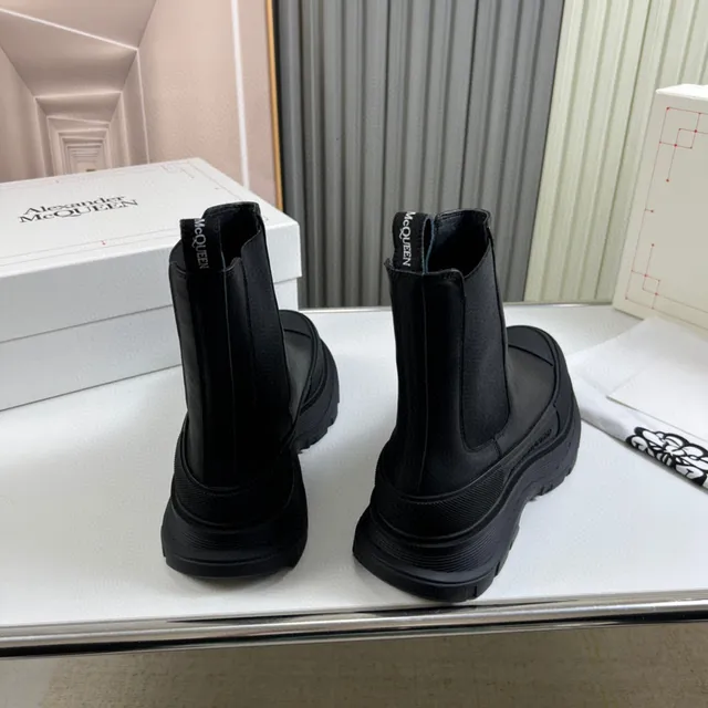 Alexander McQueen Tread Slick Black Chelsea Boots 6