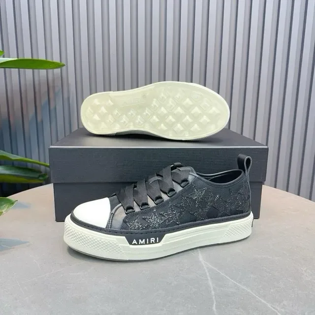 Amiri Skel Top Low مطرزة بالنجوم أحذية أسلوب حياة سوداء وبيضاء 3