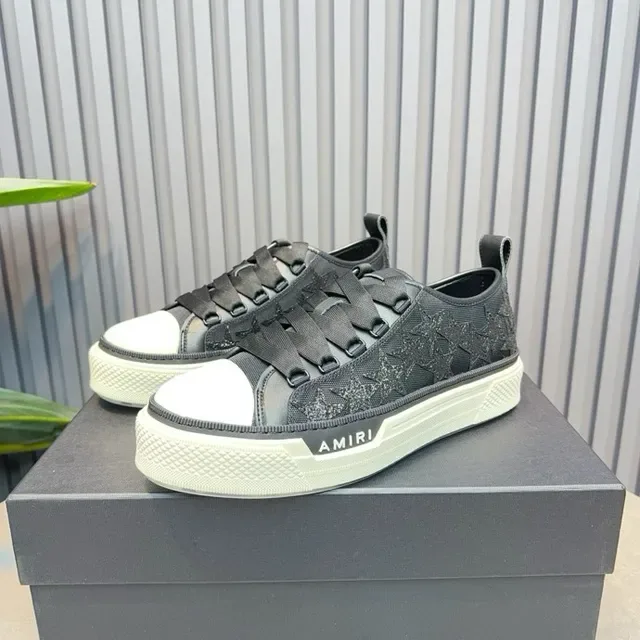 Amiri Skel Top Low مطرزة بالنجوم أحذية أسلوب حياة سوداء وبيضاء 6
