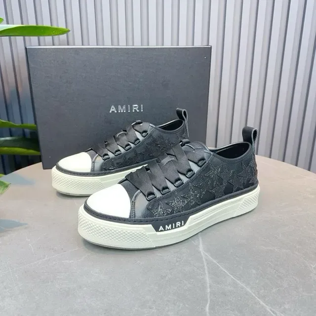 Amiri Skel Top Low مطرزة بالنجوم أحذية أسلوب حياة سوداء وبيضاء 8