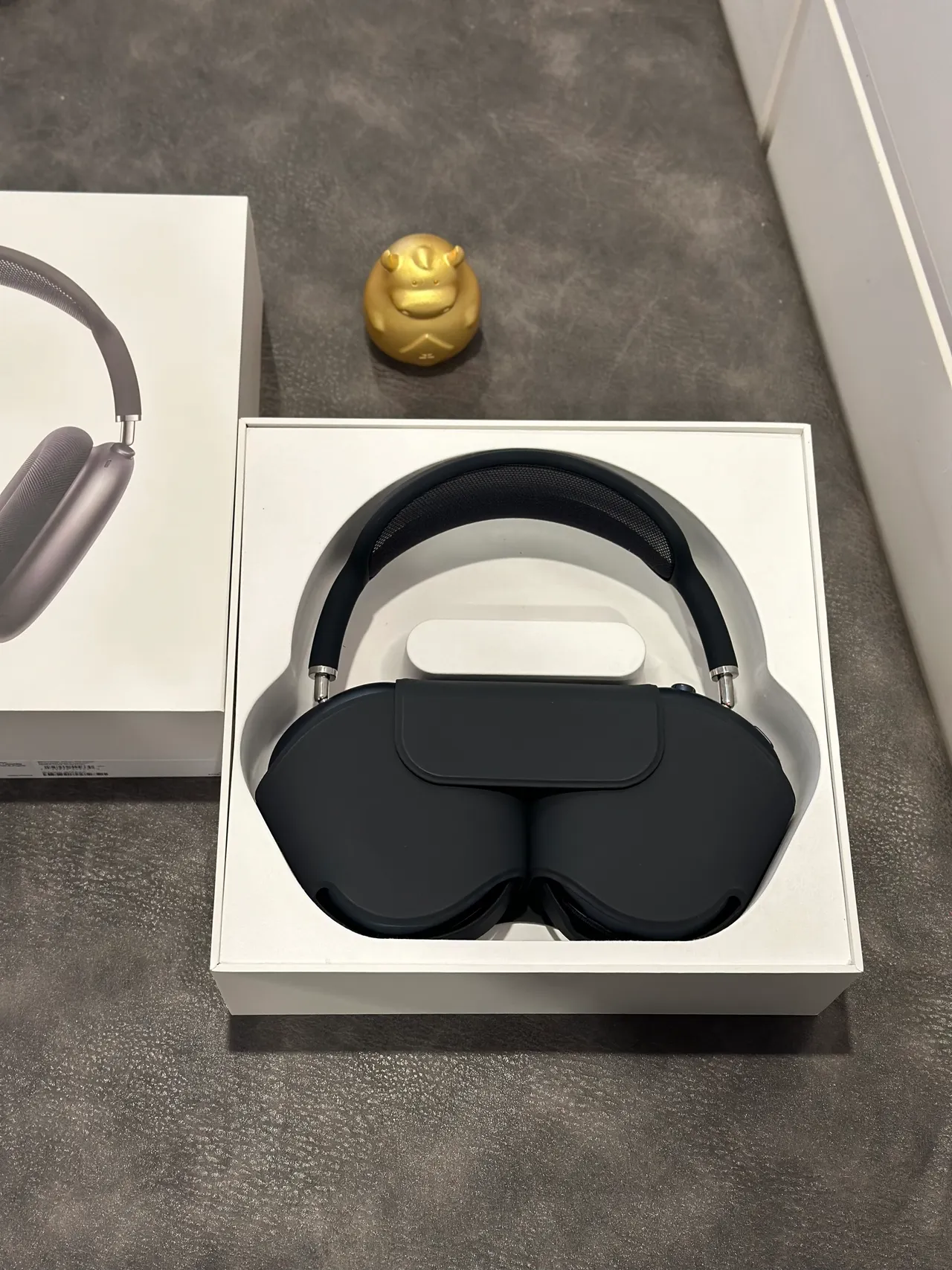 Apple AirPods Max Space Gray Over-ear Headphones 13