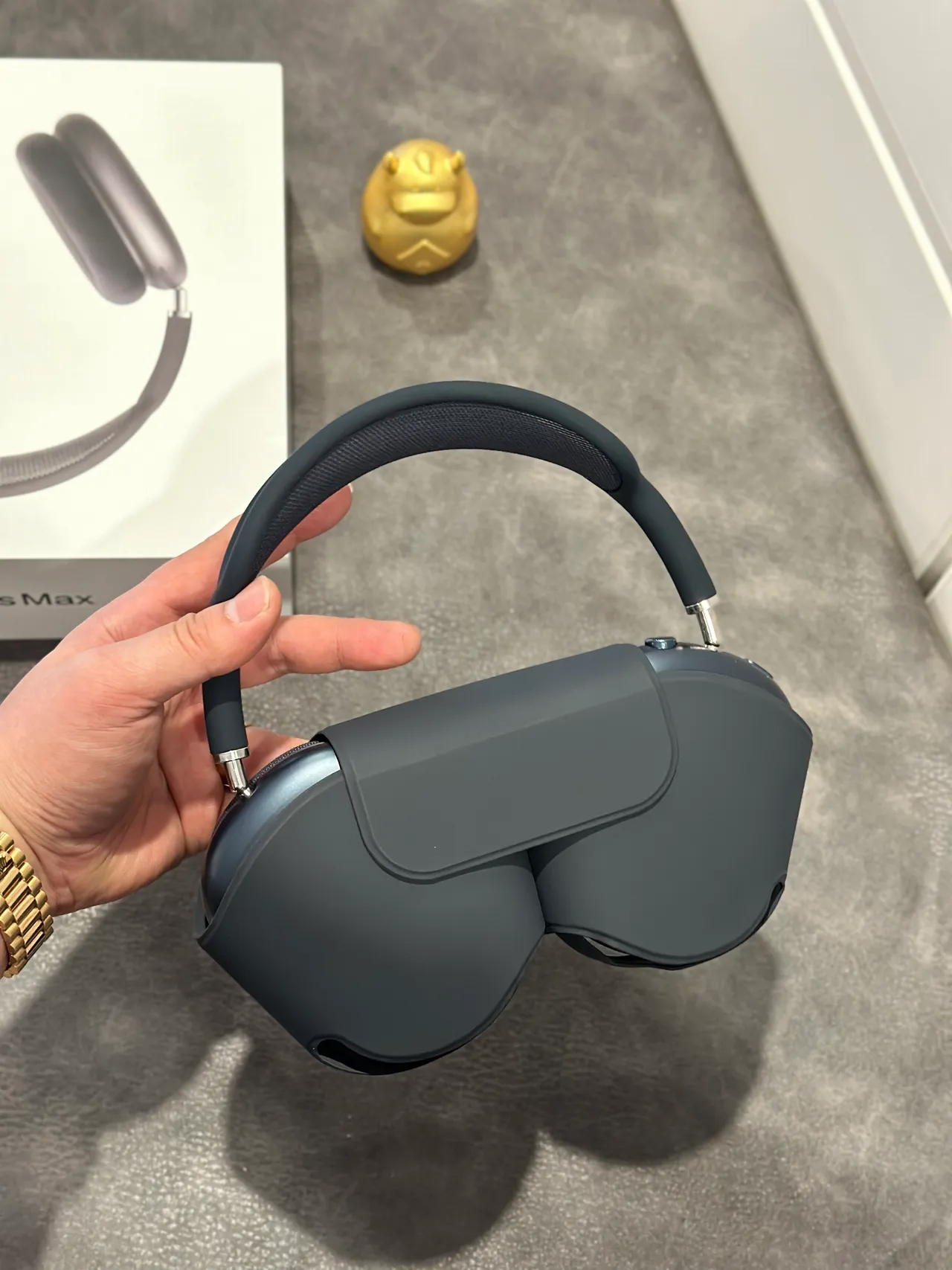 Apple AirPods Max Space Gray Over-ear Headphones 14