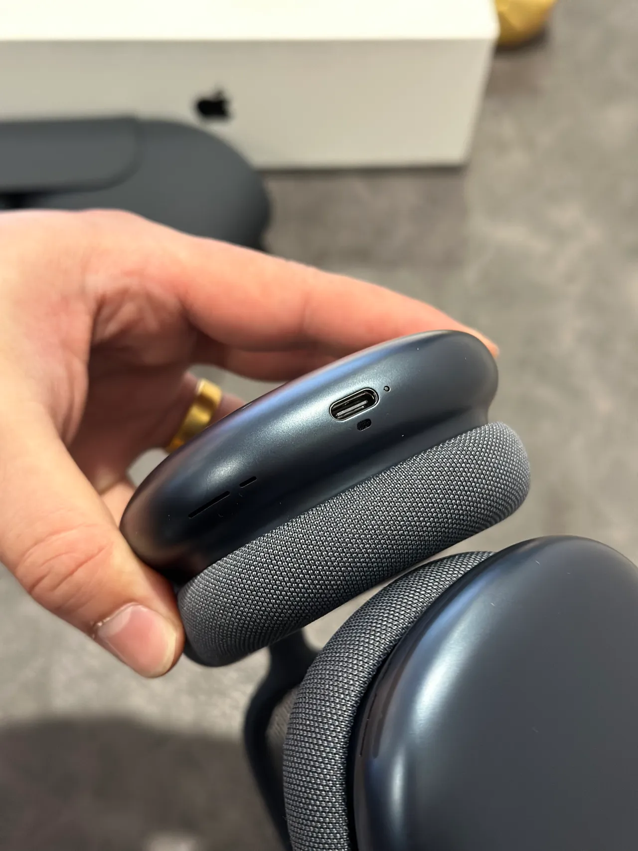 Apple AirPods Max Space Gray Over-ear Headphones 21