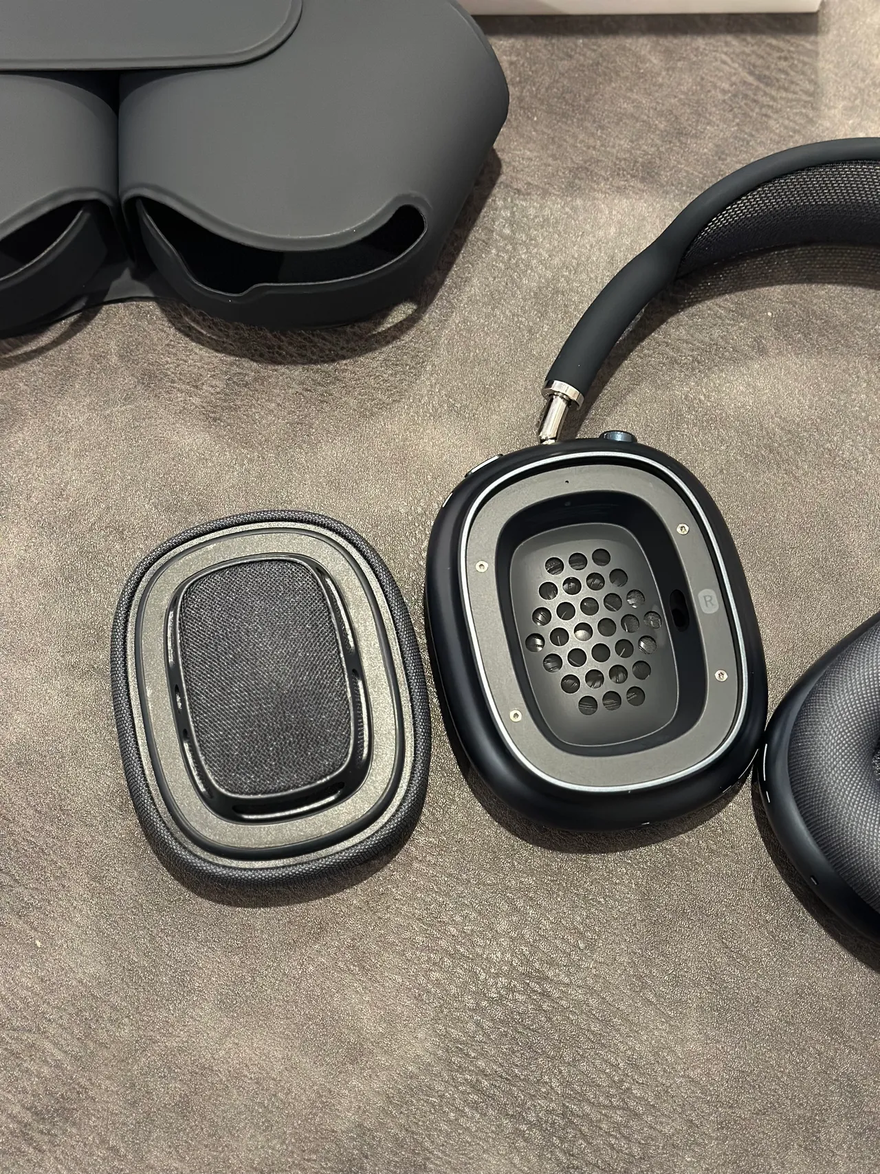 Apple AirPods Max Space Gray Over-ear Headphones 22