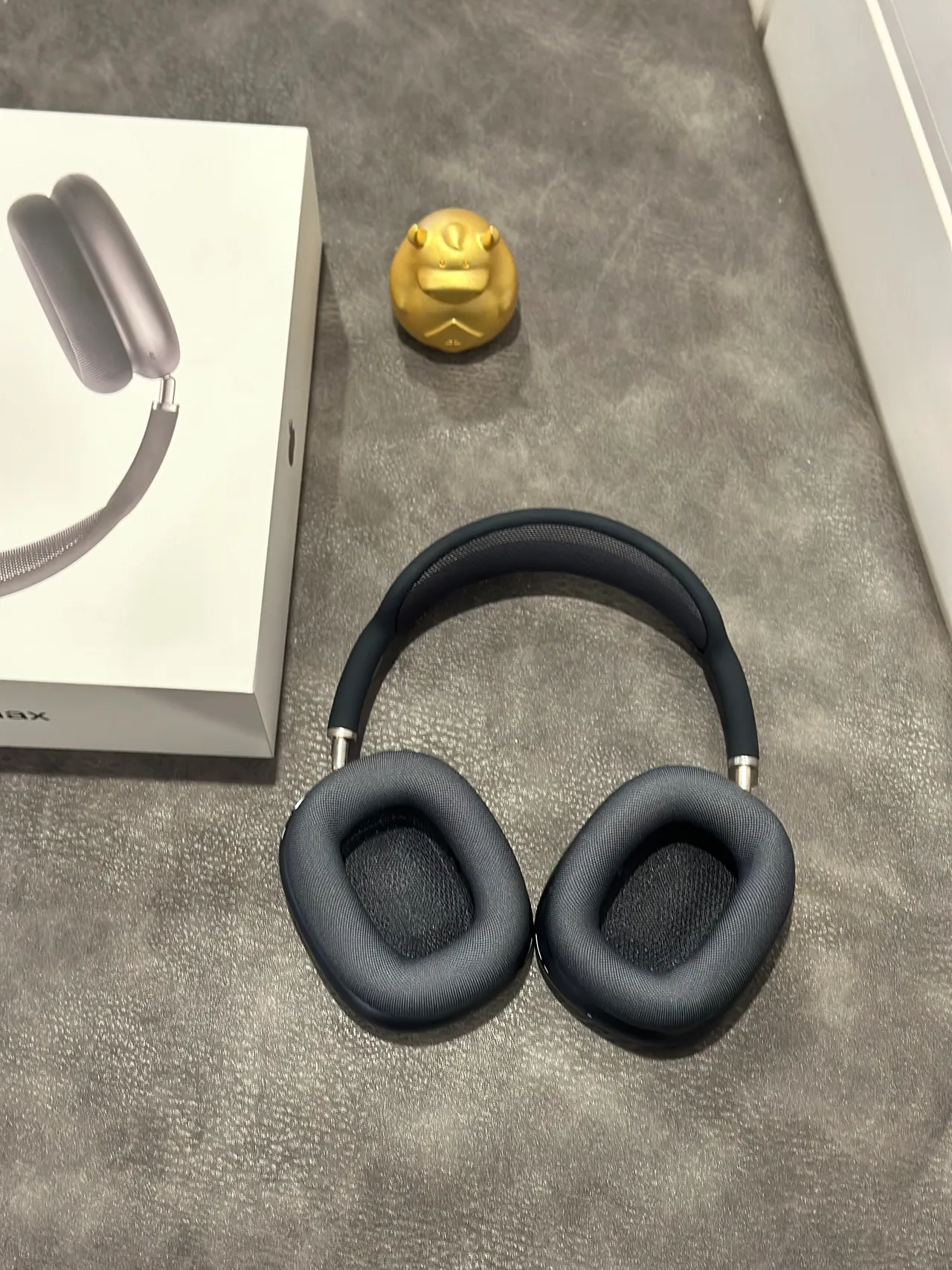 Apple AirPods Max Space Gray Over-ear Headphones 24