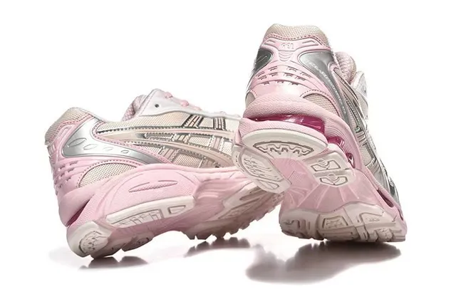 ASICS Gel-Kayano Pink and Silver Tênis de corrida 5