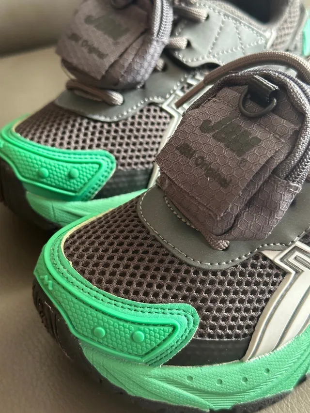 ASICS Gris Vert Chunky Silhouette Maille Et Superposition Synthétique Supérieure Sneakers Lifestyle 11