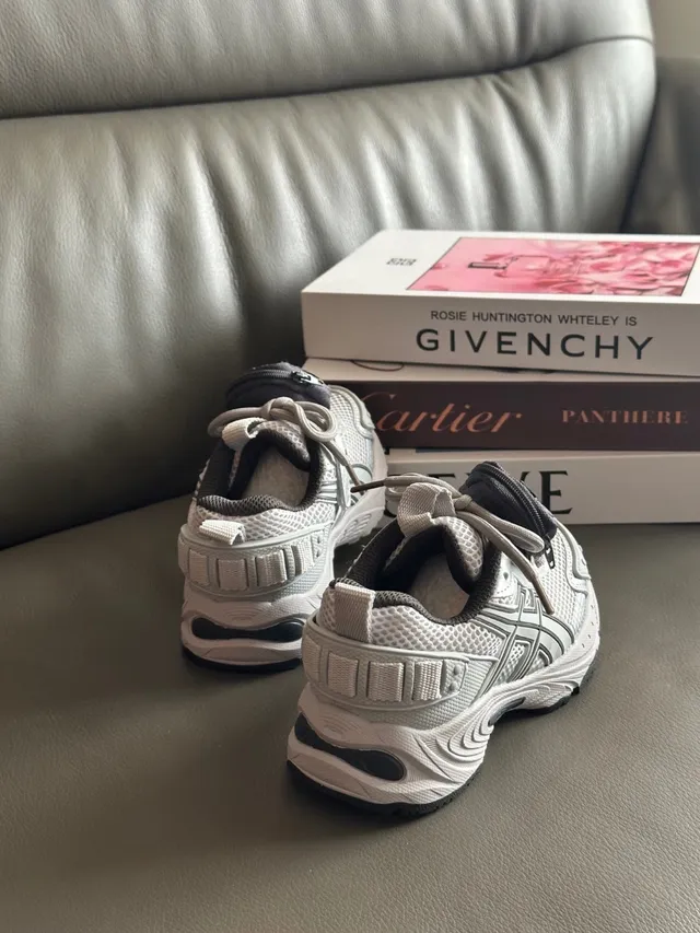 ASICS Gris Vert Chunky Silhouette Maille Et Superposition Synthétique Supérieure Sneakers Lifestyle 18