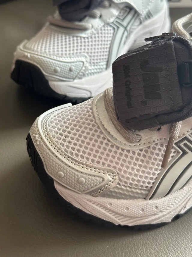ASICS Gris Vert Chunky Silhouette Maille Et Superposition Synthétique Supérieure Sneakers Lifestyle 19