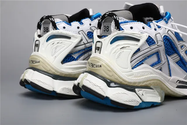 ASICS Blanco Azul Chunky Retro Runner Mesh-and-Synthetic Overlay Zapatillas de Running 2