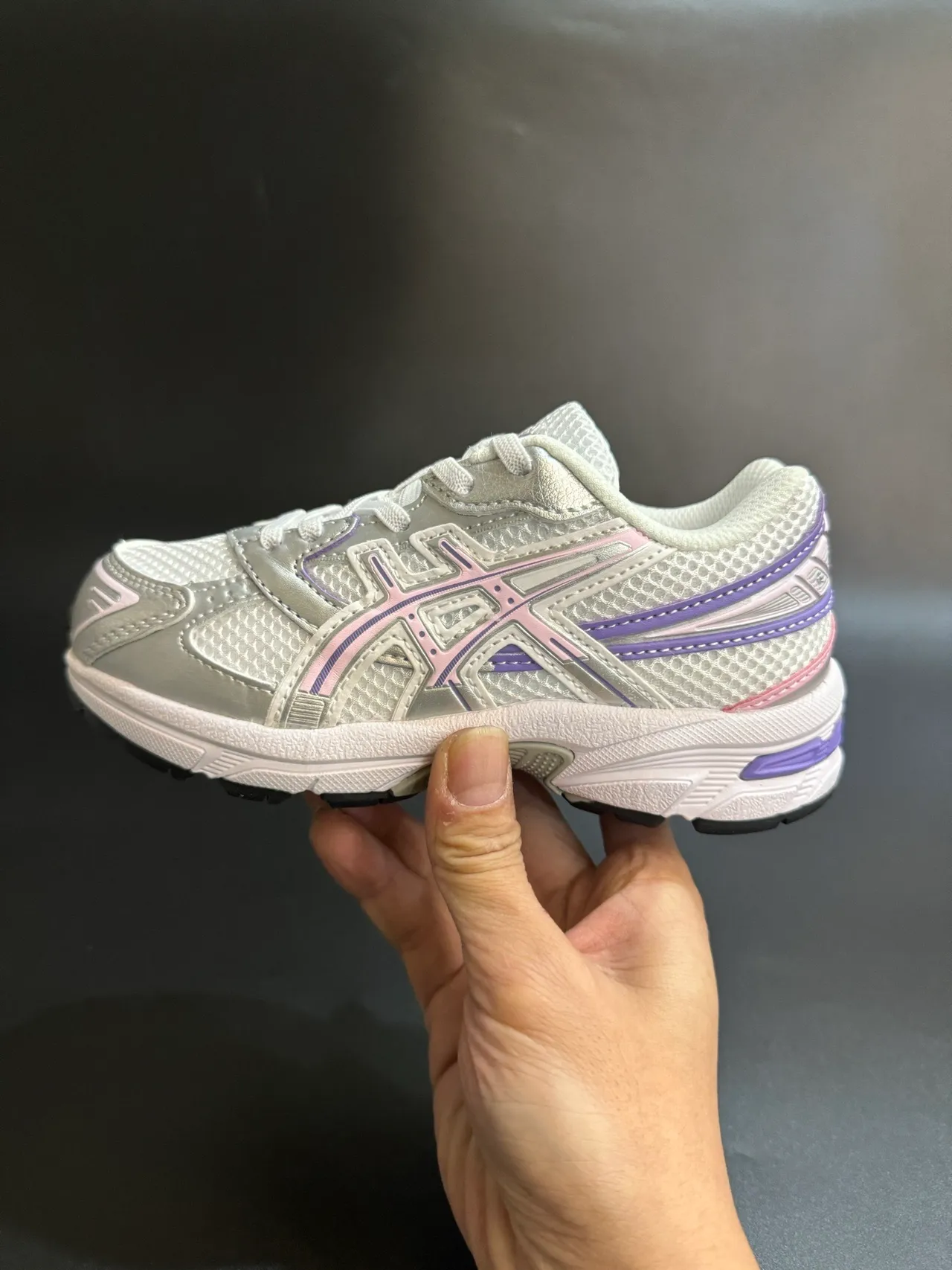 ASICS Branco Azul tênis de corrida low-top de malha e sintético superior 22