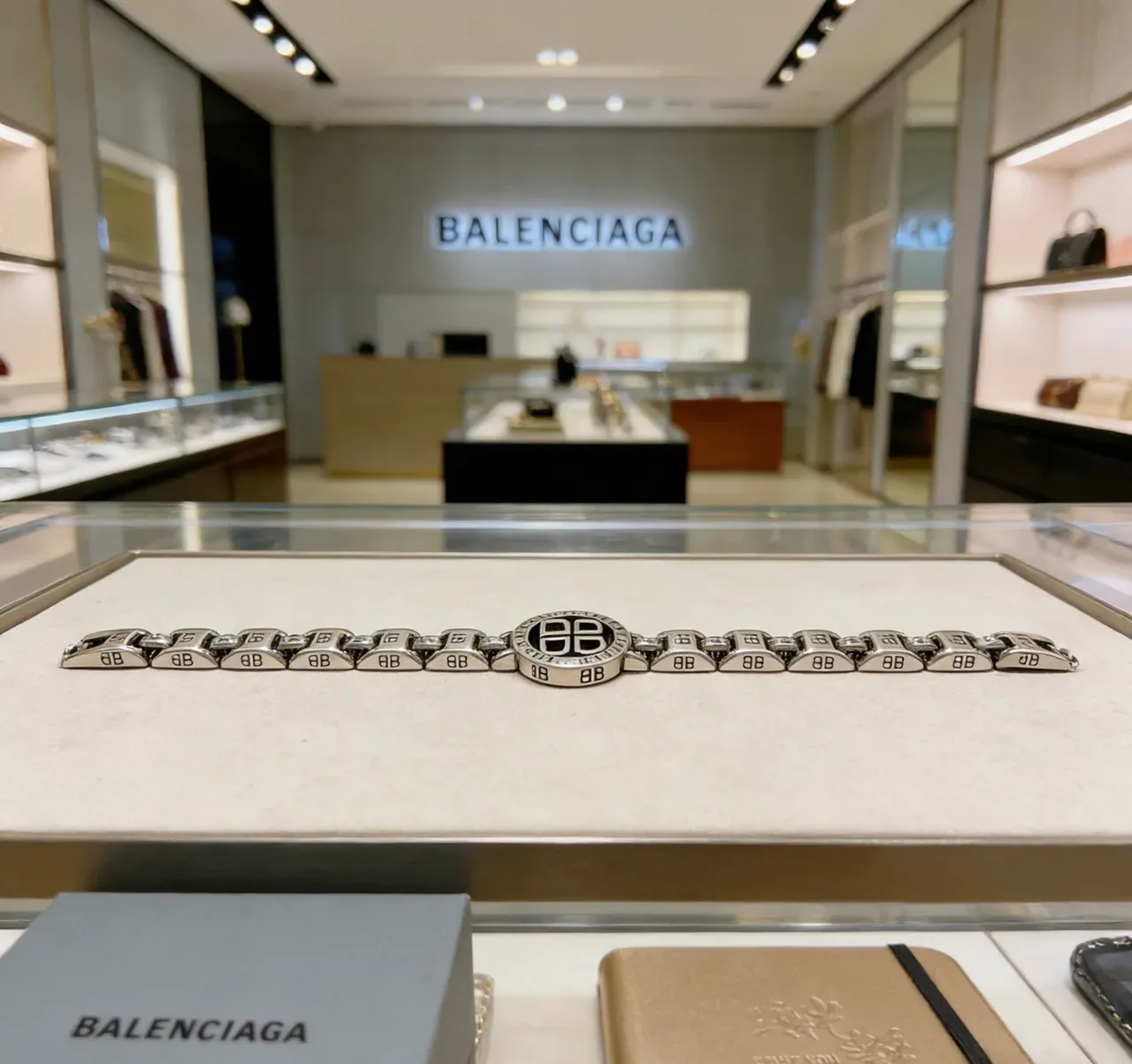 Balenciaga BB Pulseira Prata Preta Corrente Curb Grossa Links Gravados Bracelet 2