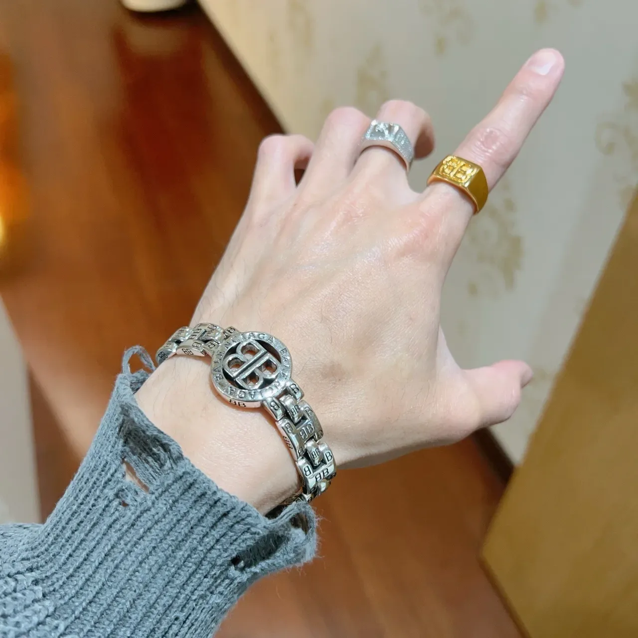 Balenciaga BB Pulseira Prata Preta Corrente Curb Grossa Links Gravados Bracelet 9