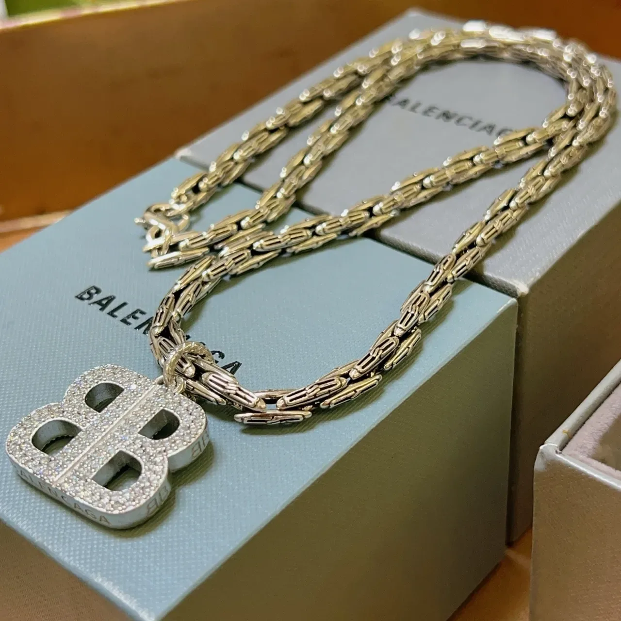 Colar Balenciaga BB Pêndano de Cristal Corrente Grossa 4