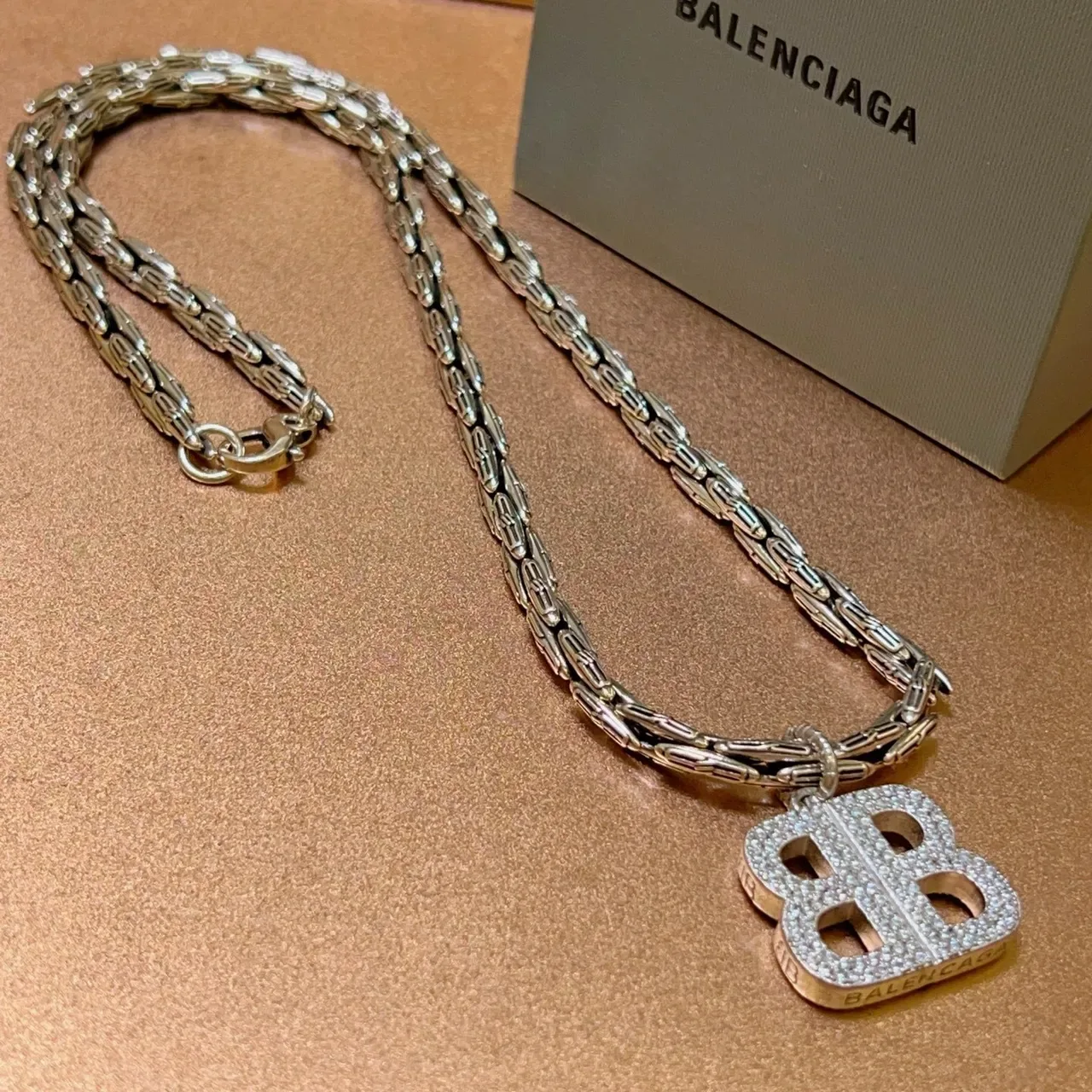 Colar Balenciaga BB Pêndano de Cristal Corrente Grossa 9
