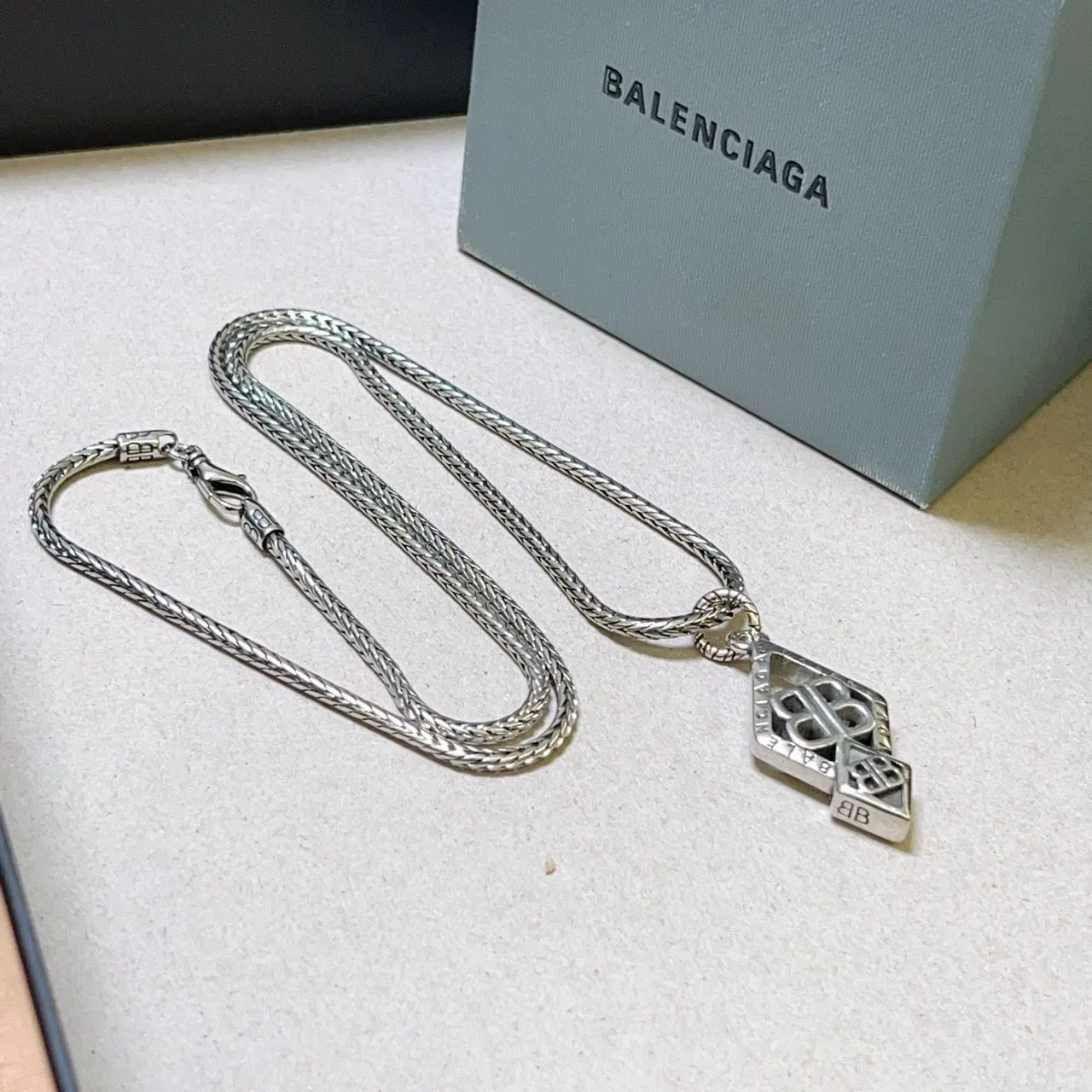Collier Balenciaga BB Logo Diamant Argent 3