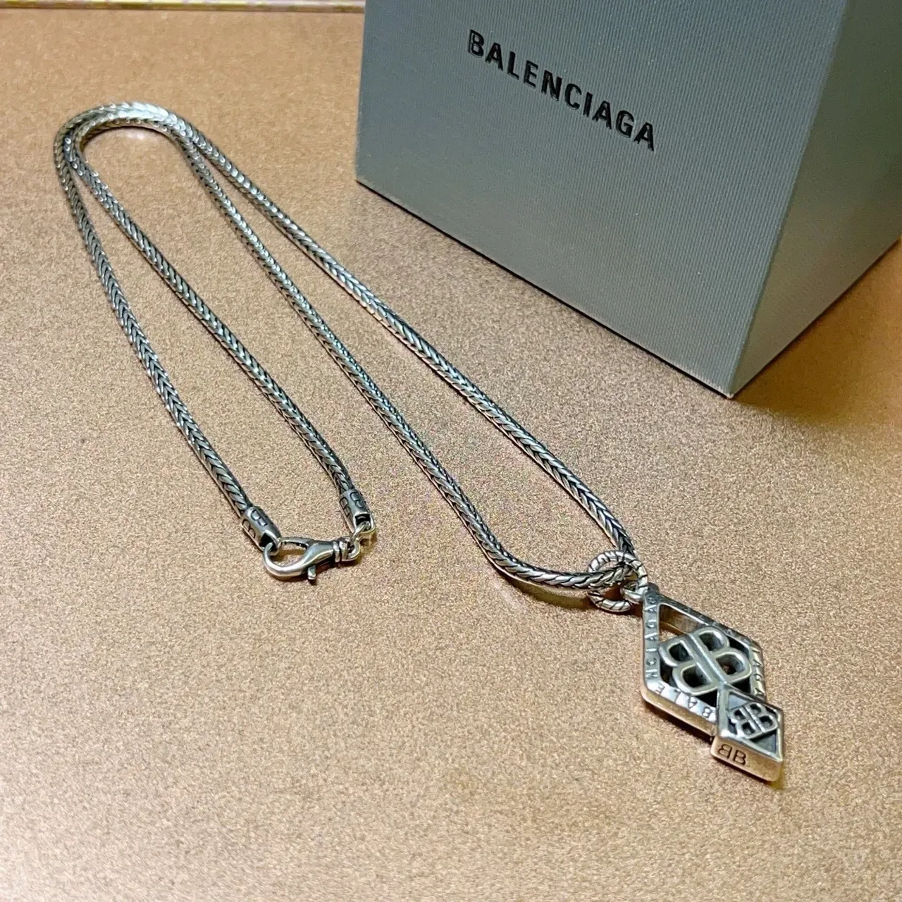 Collier Balenciaga BB Logo Diamant Argent 6