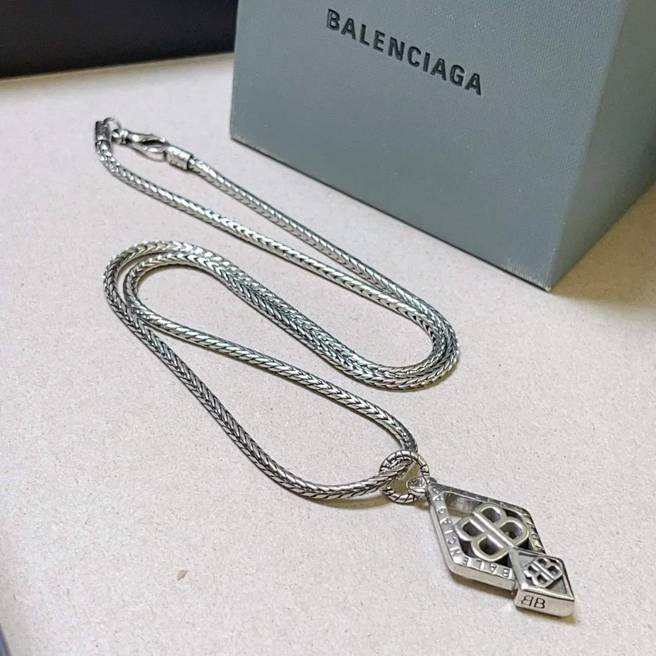 Collier Balenciaga BB Logo Diamant Argent 8