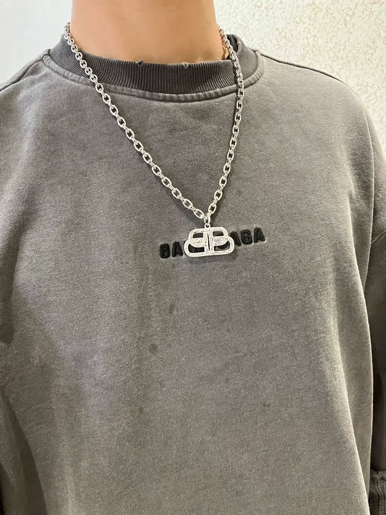 Balenciaga BB Logo pendentif corrente prata 2