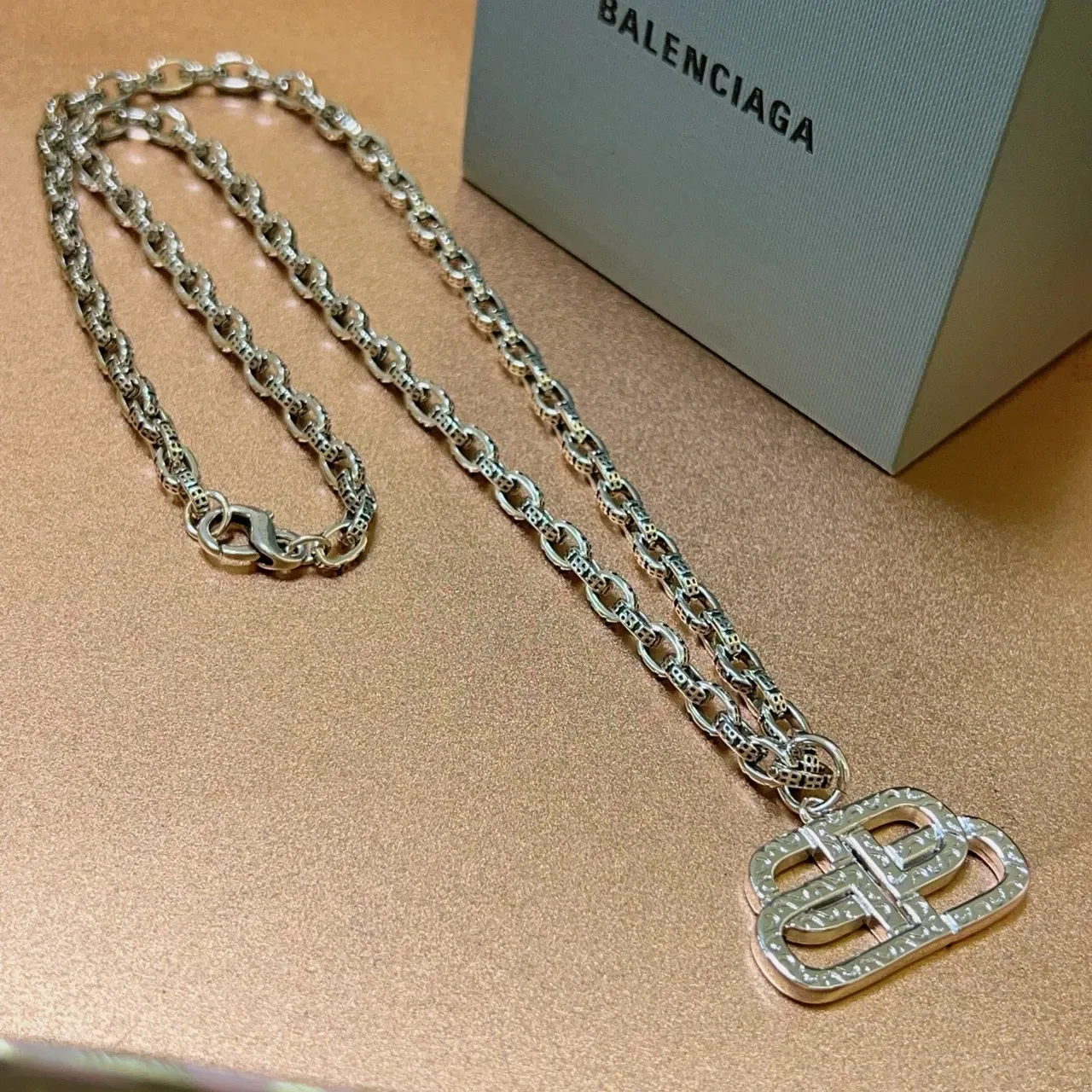 Balenciaga BB Logo pendentif corrente prata 7