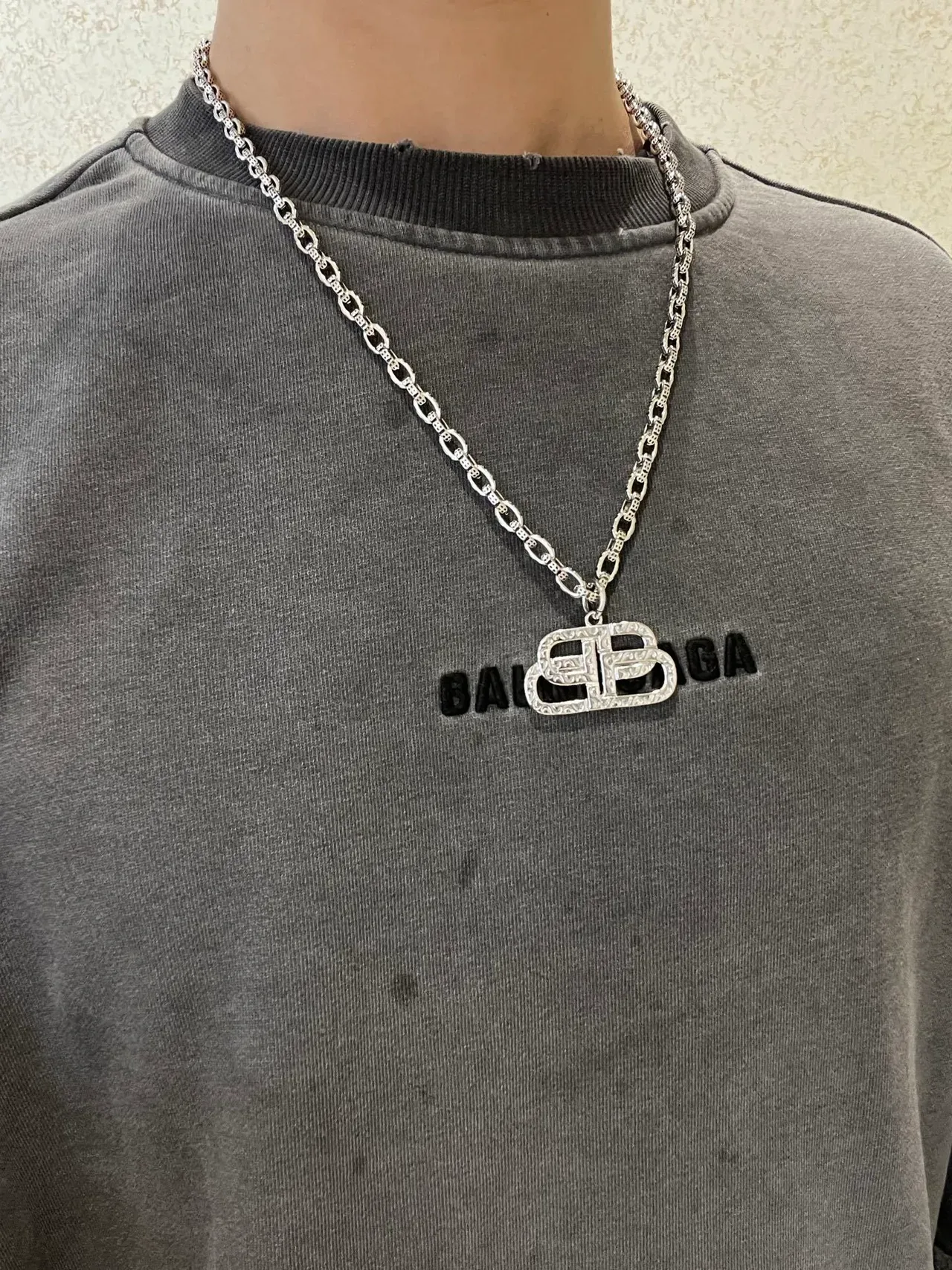 Balenciaga BB Logo pendentif corrente prata 8