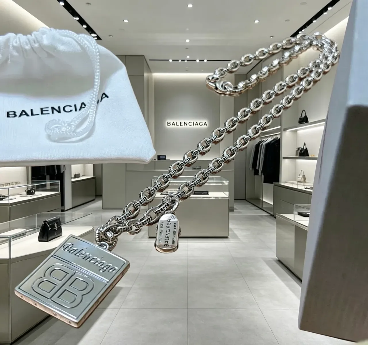 سلاسل بالنسياغا بي بي مونوغرام وقلادة منحورة سلسلة ربط ثقيلة 4
