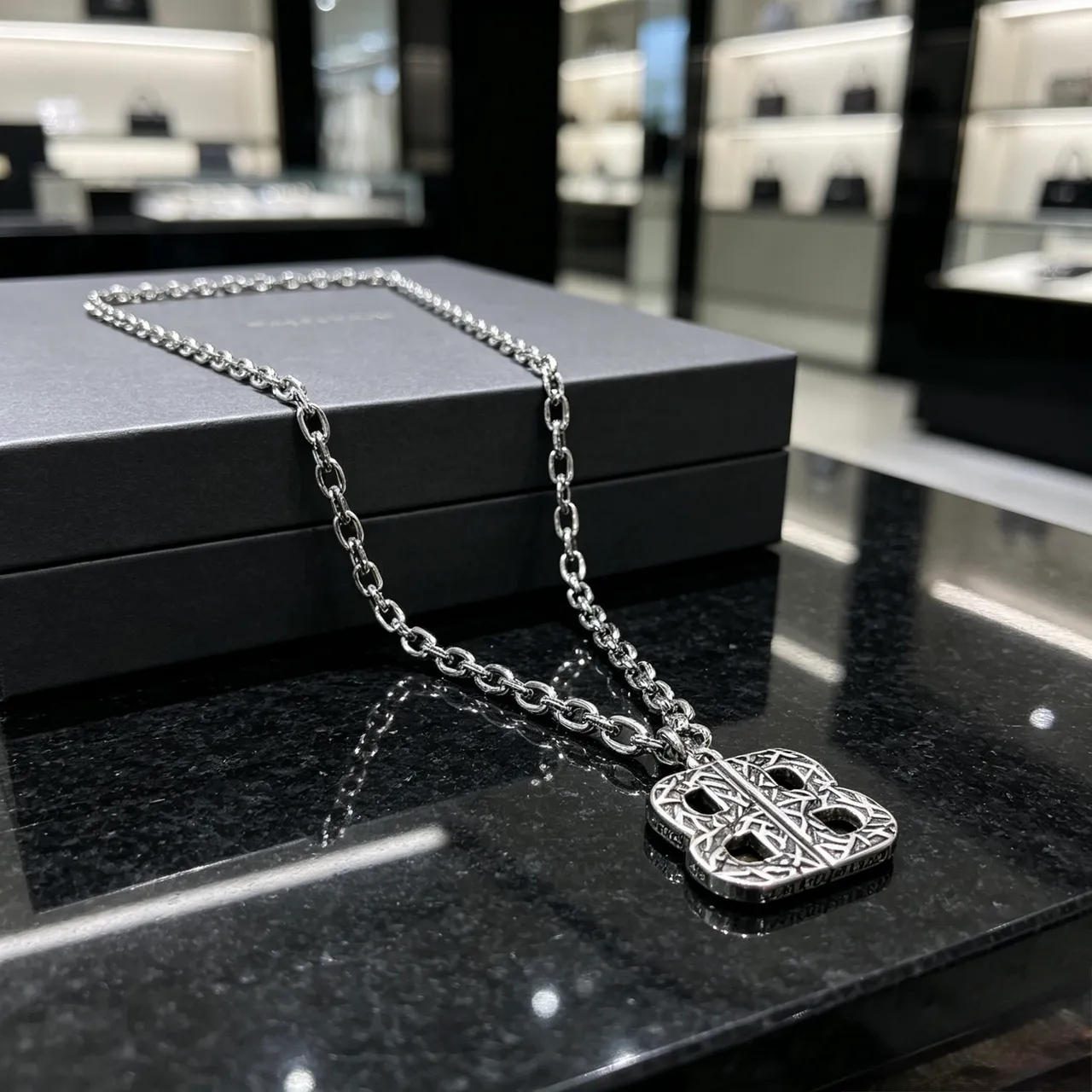 Balenciaga BB Monogram Prata Preto Corrente de Elos Pesados Pingente Ornado 2