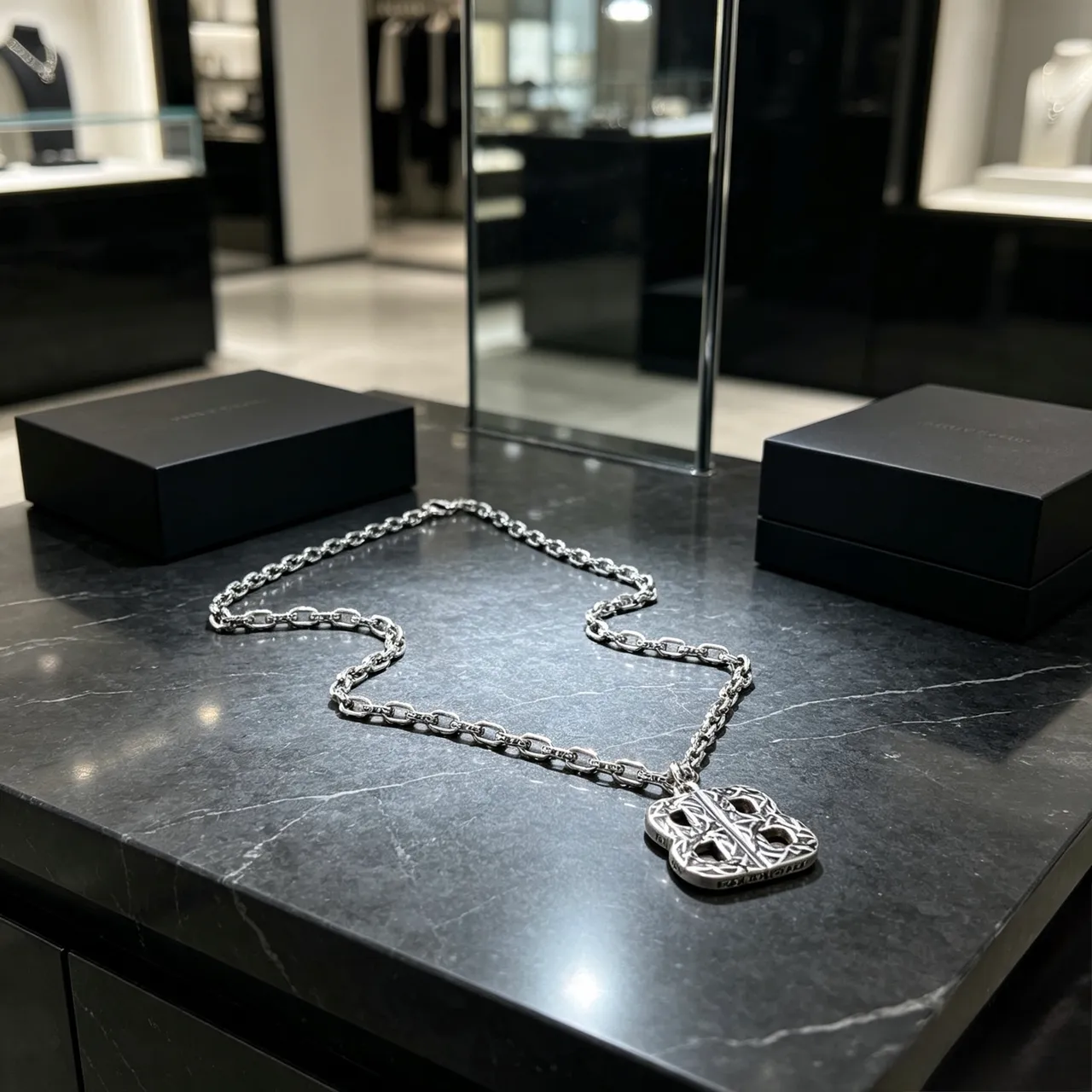 Balenciaga BB Monogram Prata Preto Corrente de Elos Pesados Pingente Ornado 4