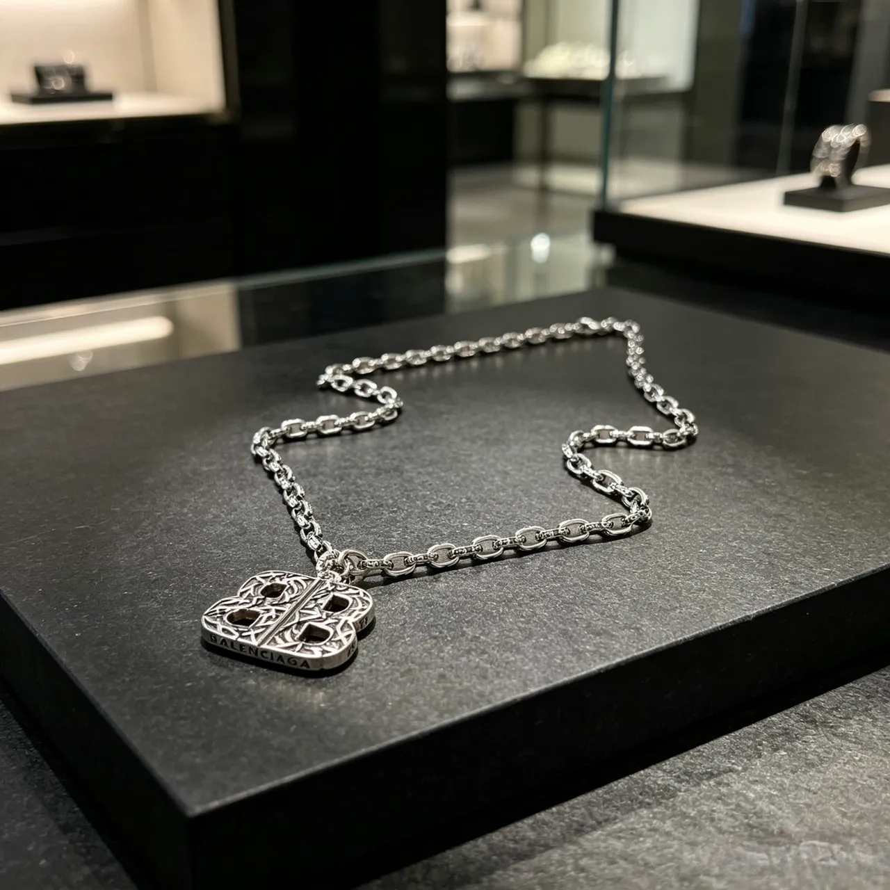Balenciaga BB Monogram Prata Preto Corrente de Elos Pesados Pingente Ornado 9