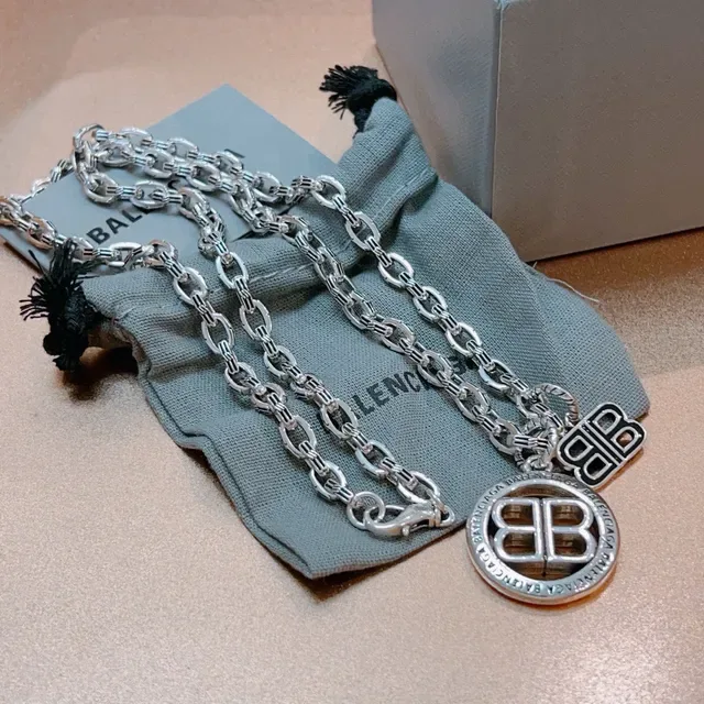 Balenciaga BB Colar Prateado Cinza Corrente Curb Chunky Pingente Duplo Logo 3